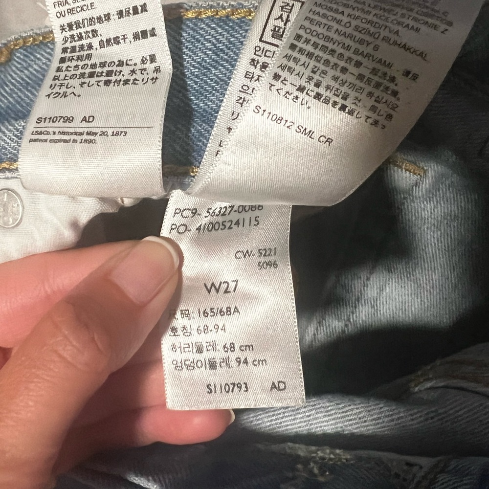 Levi's 501 Original Blue Jean Shorts with Frayed Hem - Picture 7 of 7